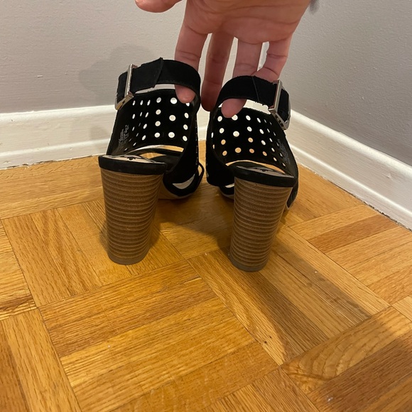 Sandals - Picture 3 of 5